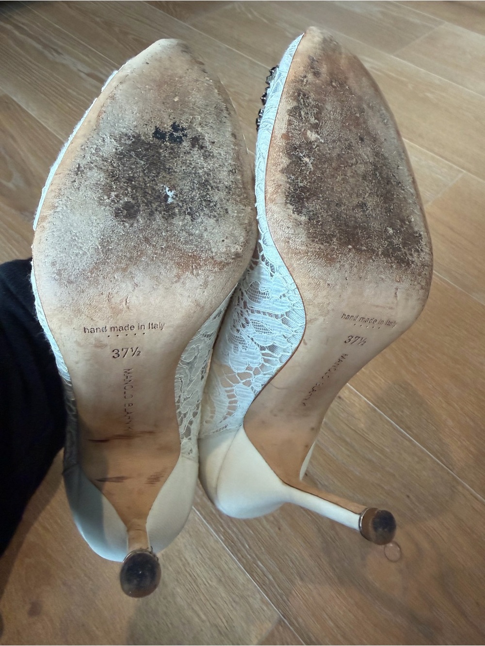Women's Ivory Lace Embellished Pointed-Toe Pump - Picture 12 of 14